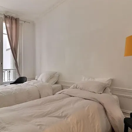 Luxury 3 Bedrooms Near Champs Elysees *