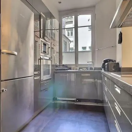 Luxury 3 Bedrooms Near Champs Elysees Paris