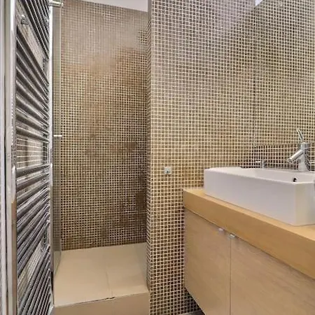 Luxury 3 Bedrooms Near Champs Elysees * Paris