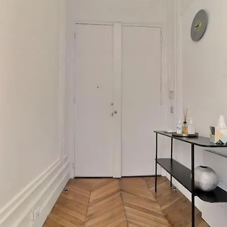 Luxury 3 Bedrooms Near Champs Elysees * Paris