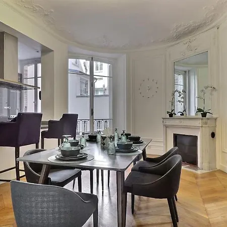 Luxury 3 Bedrooms Near Champs Elysees Apartment