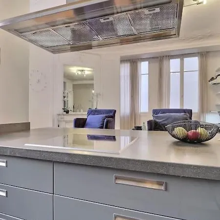 Luxury 3 Bedrooms Near Champs Elysees Apartment Paris