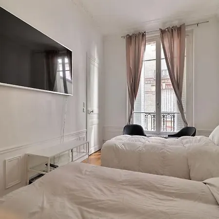 Luxury 3 Bedrooms Near Champs Elysees *