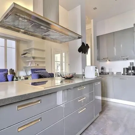 Luxury 3 Bedrooms Near Champs Elysees * Paris