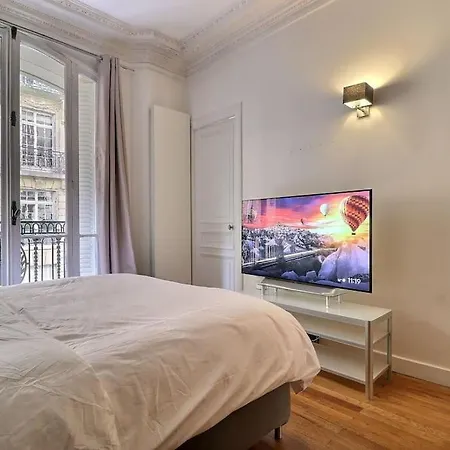 Luxury 3 Bedrooms Near Champs Elysees Apartment