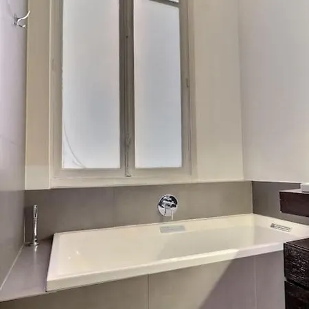 Apartment Luxury 3 Bedrooms Near Champs Elysees *