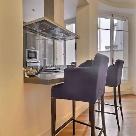 Luxury 3 Bedrooms Near Champs Elysees *