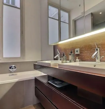 Luxury 3 Bedrooms Near Champs Elysees Apartment