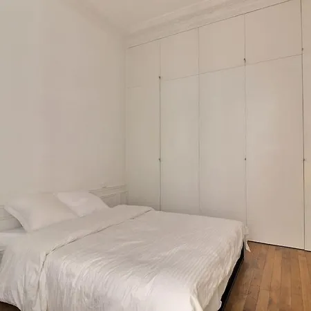 Luxury 3 Bedrooms Near Champs Elysees
