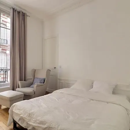 Luxury 3 Bedrooms Near Champs Elysees Apartment Paris