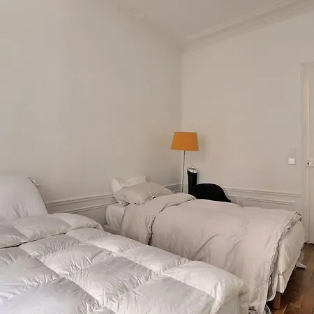 Luxury 3 Bedrooms Near Champs Elysees Paris