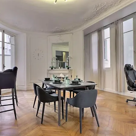 Apartment Luxury 3 Bedrooms Near Champs Elysees