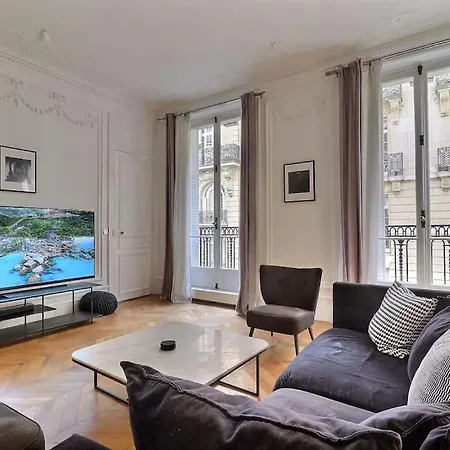 Luxury 3 Bedrooms Near Champs Elysees Paris